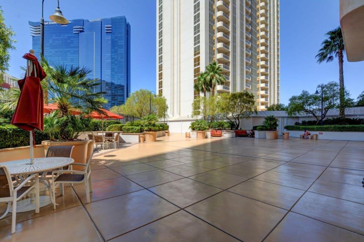 Mgm Signature-04-707 Strip View Balcony Studio Лас-Вегас Екстер'єр фото